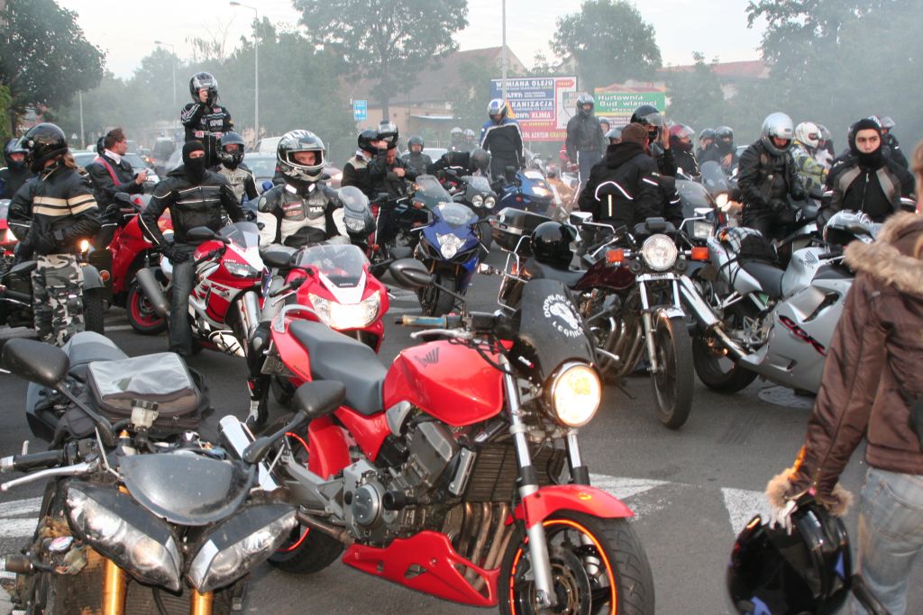 Motocykliści w hołdzie koledze