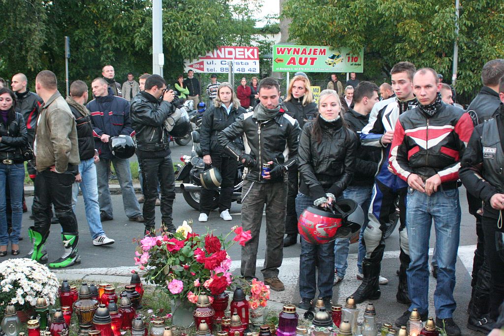 Motocykliści w hołdzie koledze