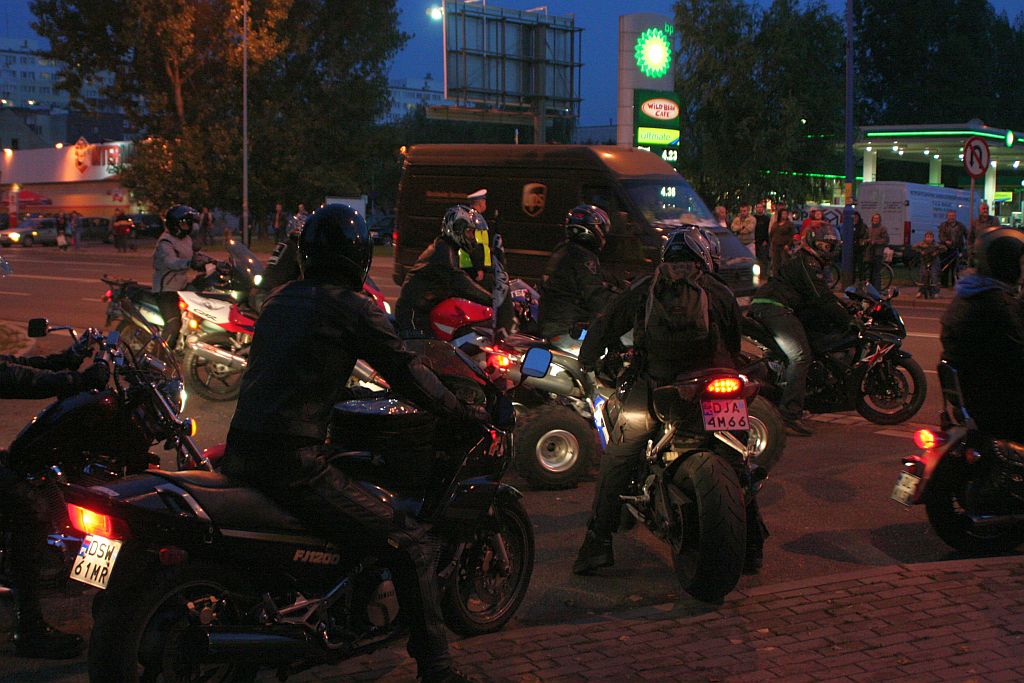Motocykliści w hołdzie koledze