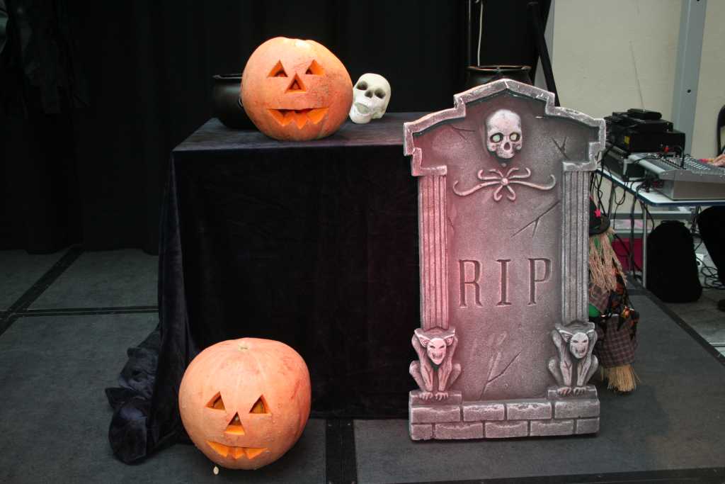 HALLOWEEN SHOW