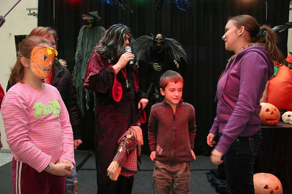 HALLOWEEN SHOW