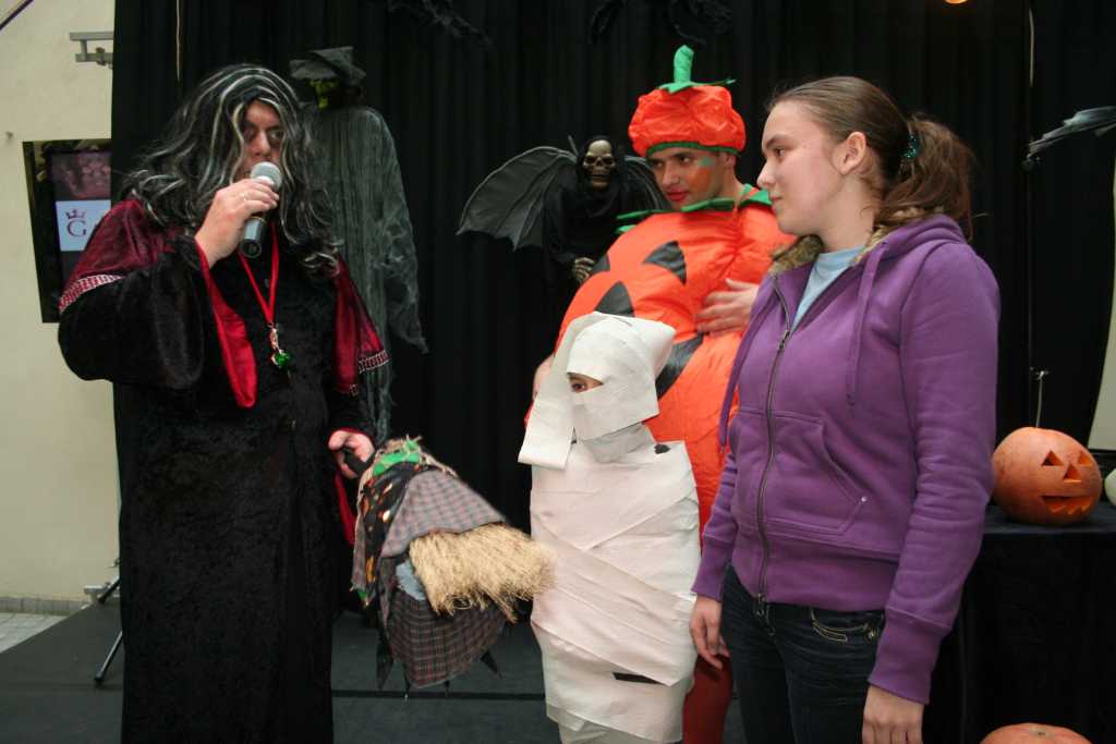 HALLOWEEN SHOW