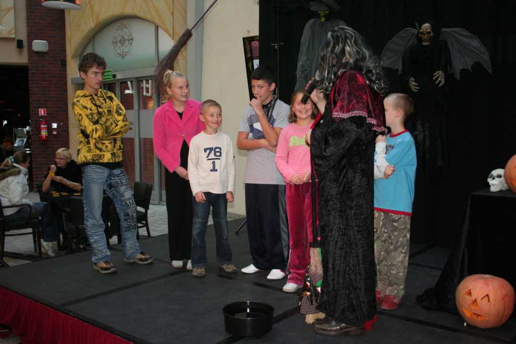 HALLOWEEN SHOW