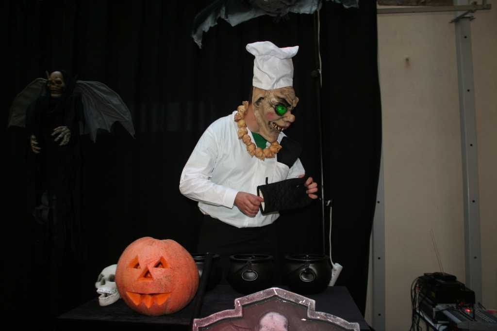 HALLOWEEN SHOW