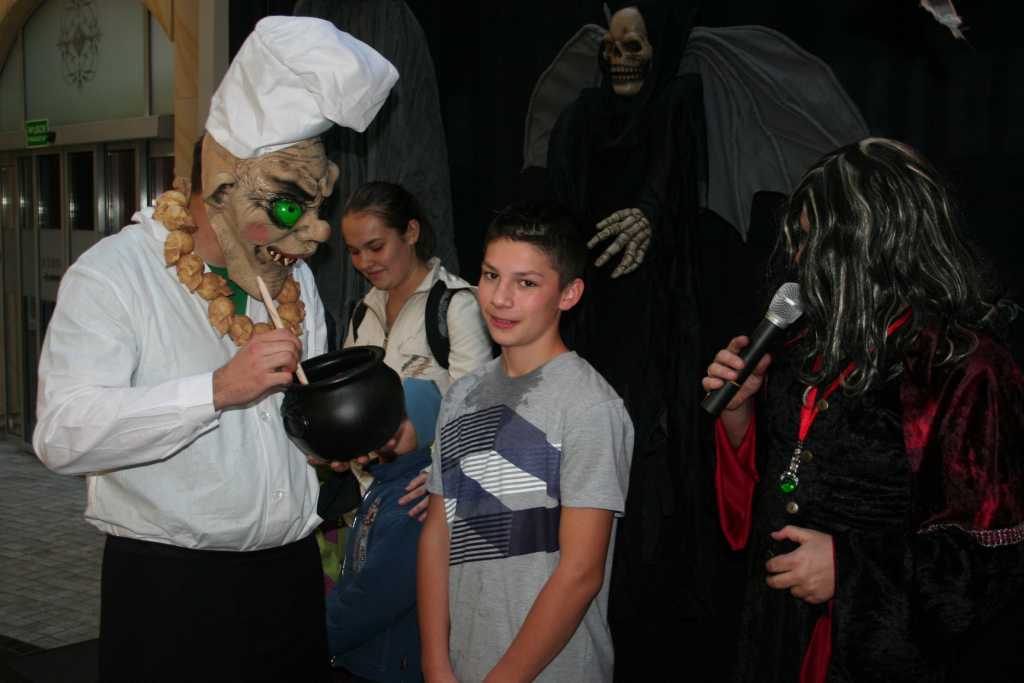 HALLOWEEN SHOW