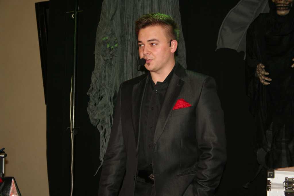 HALLOWEEN SHOW