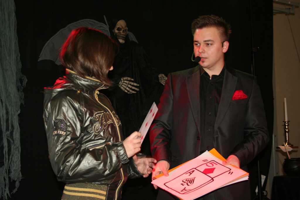 HALLOWEEN SHOW