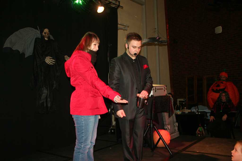 HALLOWEEN SHOW