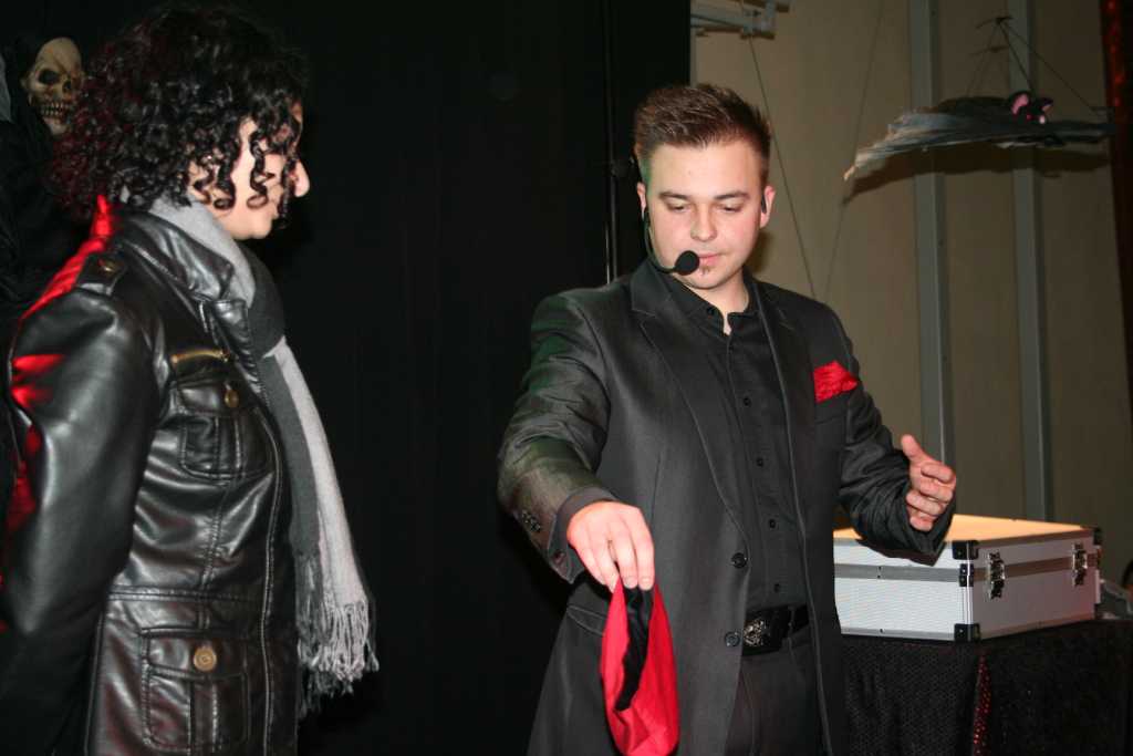HALLOWEEN SHOW