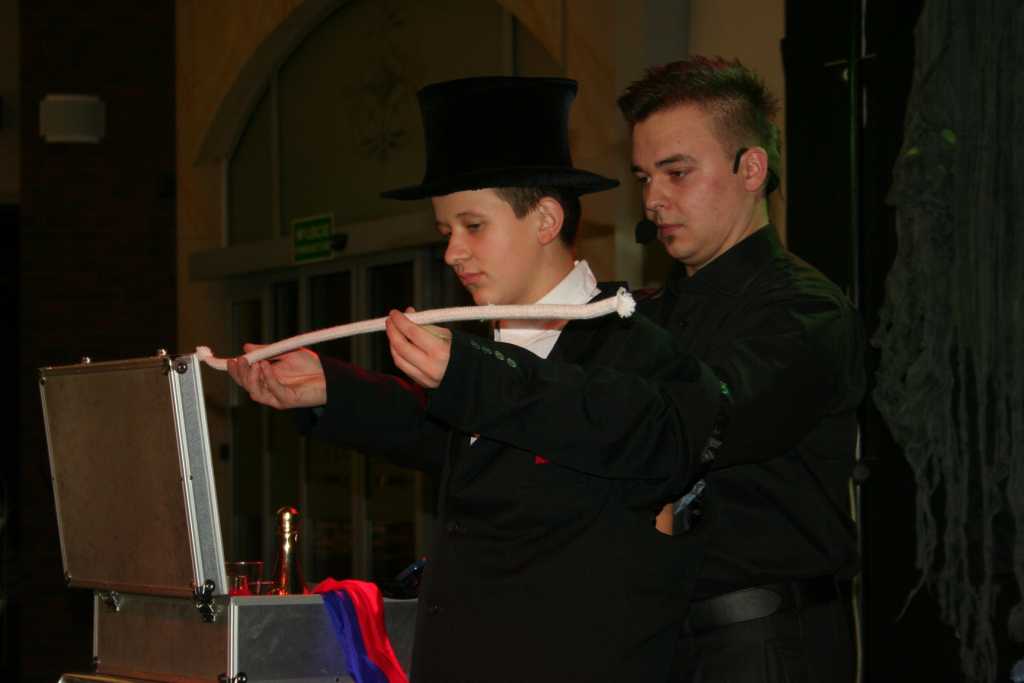 HALLOWEEN SHOW