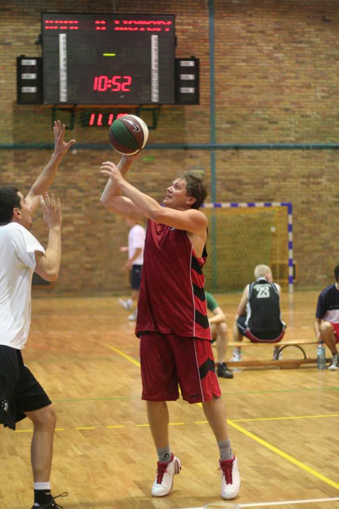 Basket z faworkami i raperem