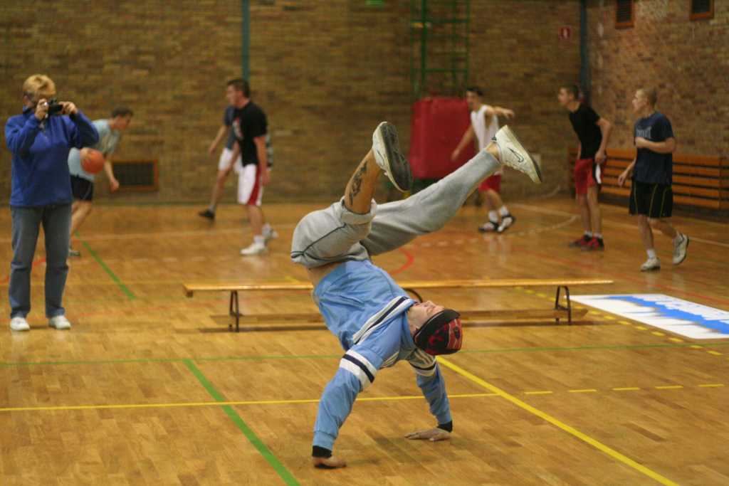 Basket z faworkami i raperem