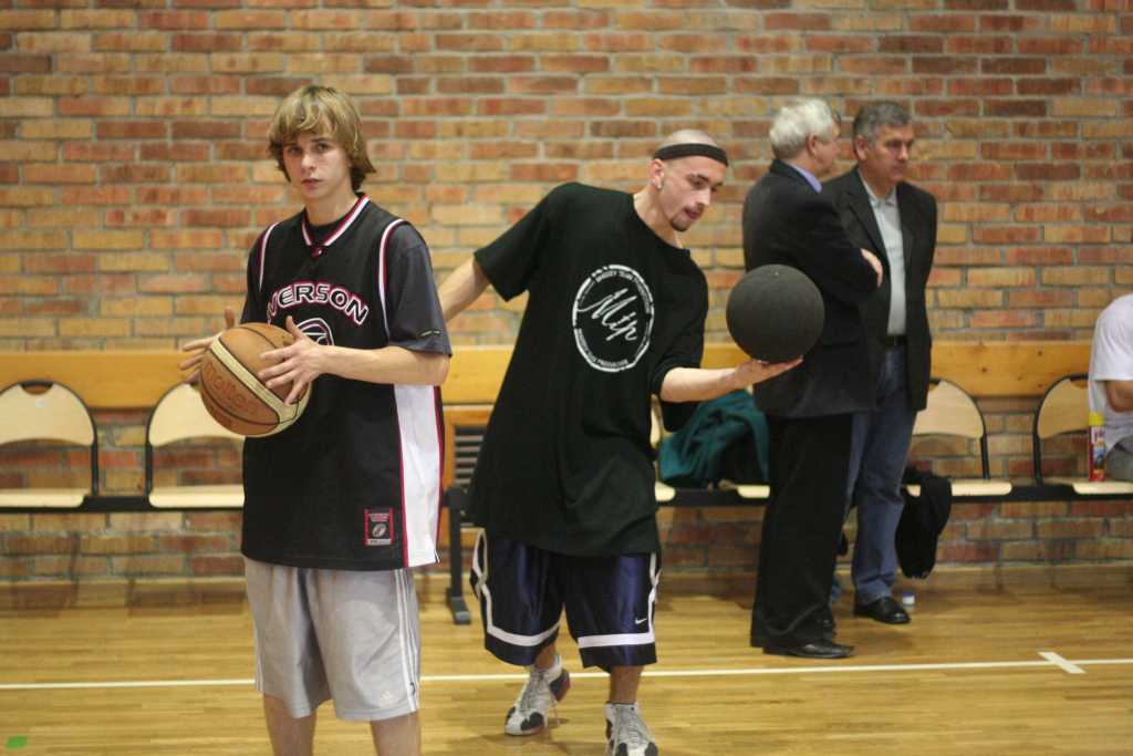 Basket z faworkami i raperem