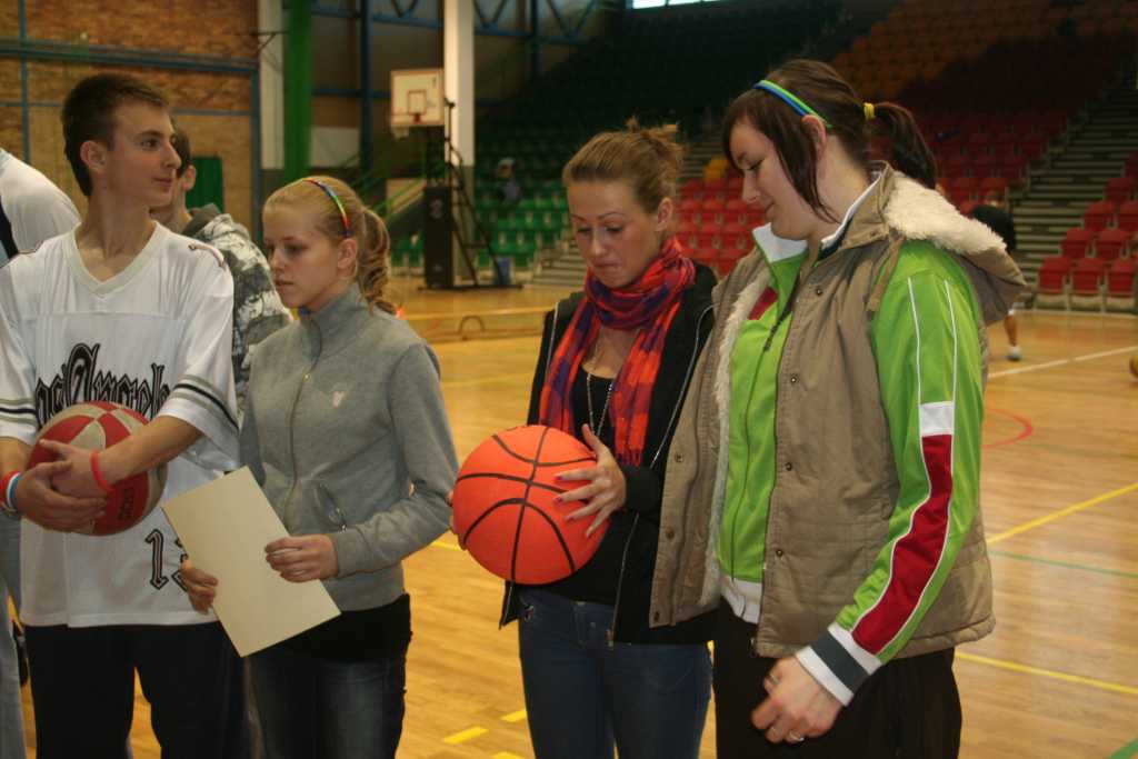 Basket z faworkami i raperem