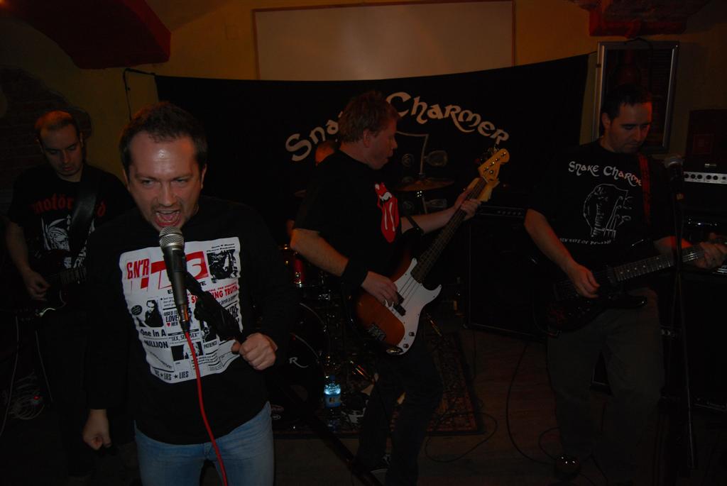 Snake Charmer i  Viafora.