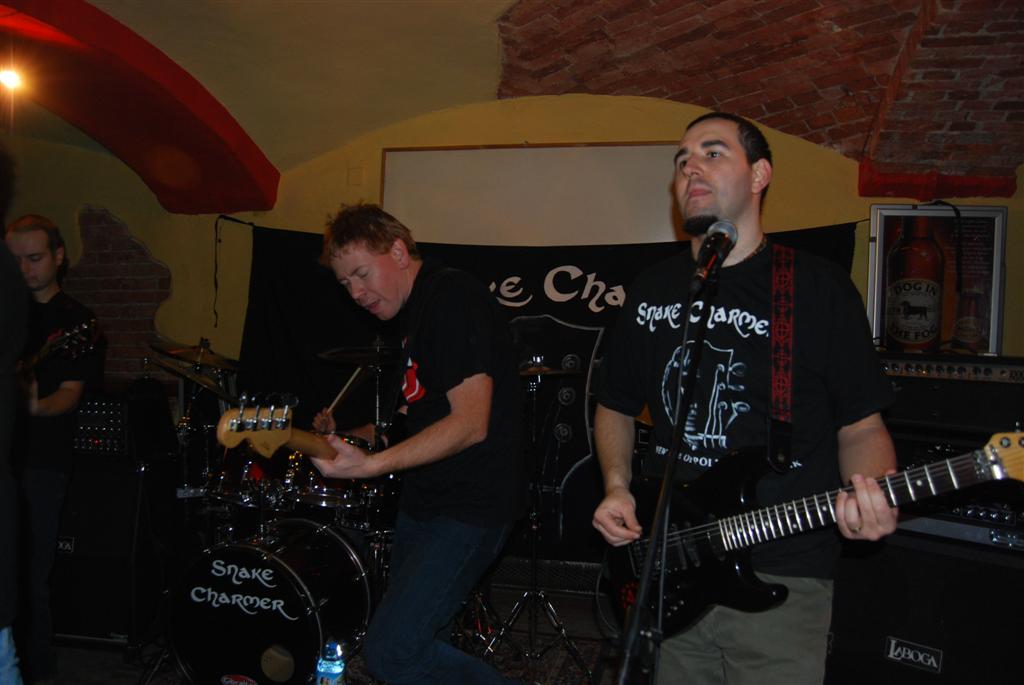 Snake Charmer i  Viafora.