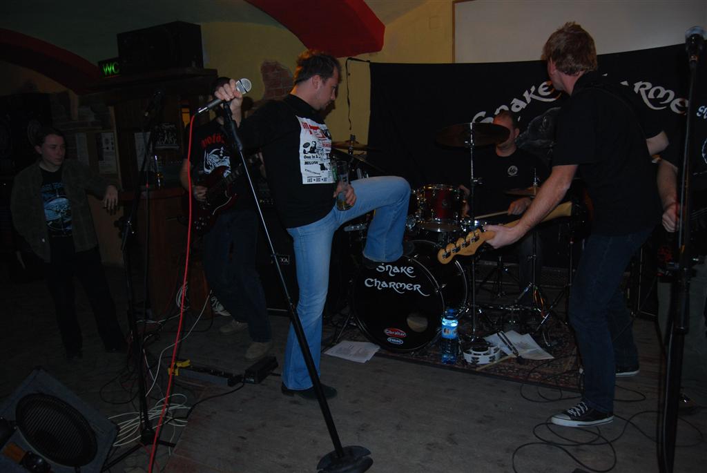 Snake Charmer i  Viafora.