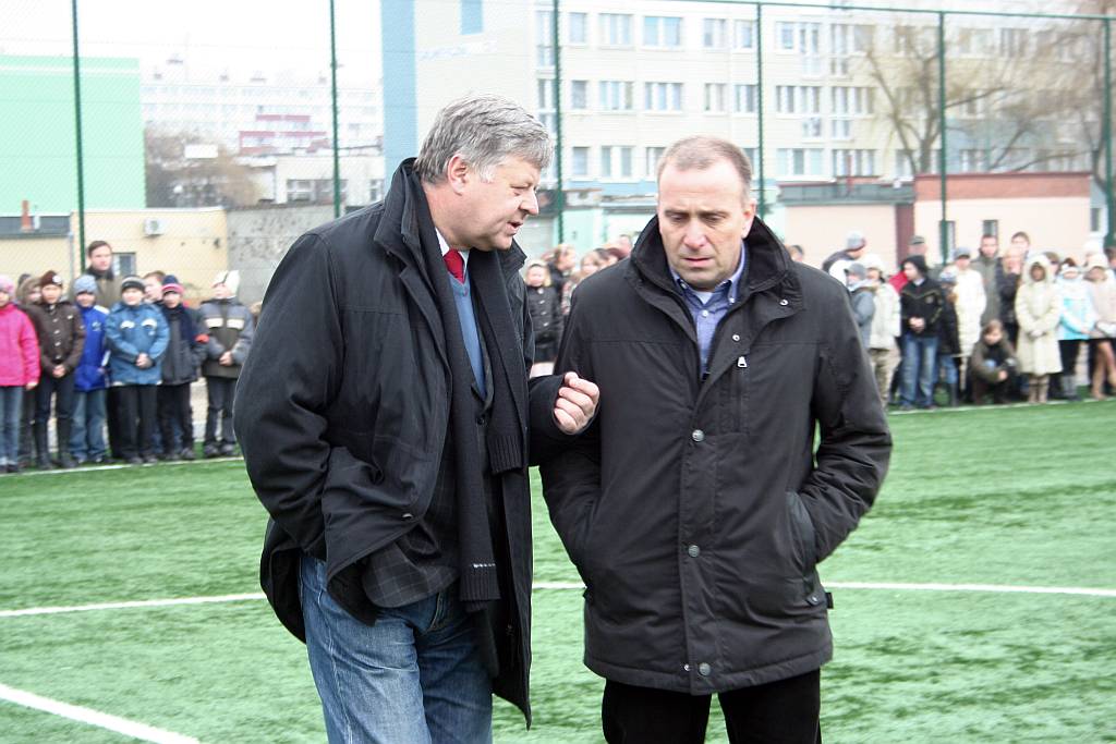 Orlik wystartował - politycy odlecieli