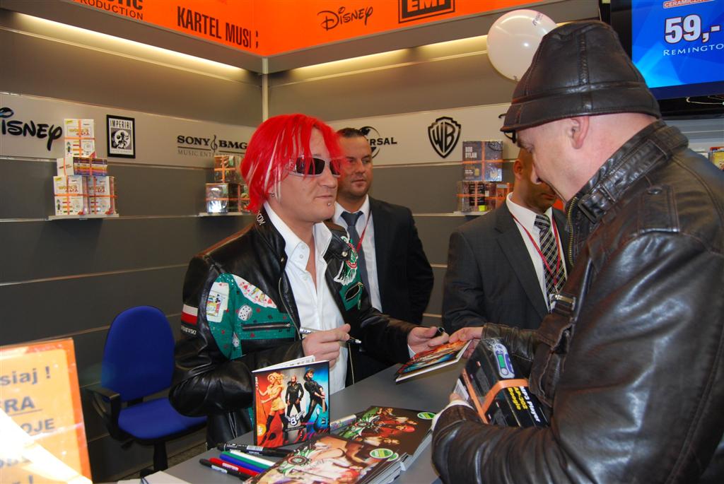 Mega otwarcie w kolorze pomarańczy