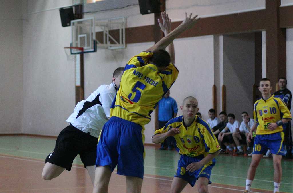 Dziewiątka lepsza w derbach
