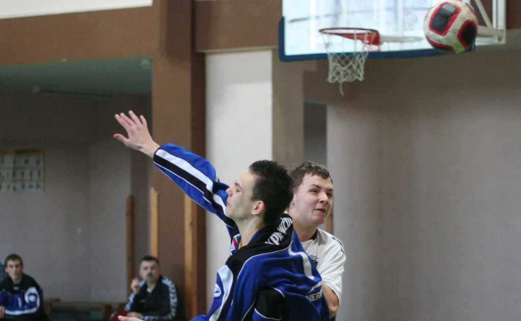 Dziewiątka lepsza w derbach
