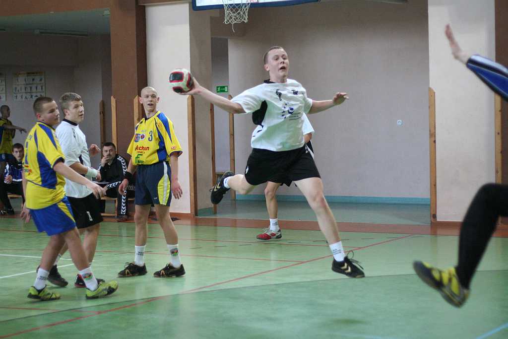 Dziewiątka lepsza w derbach
