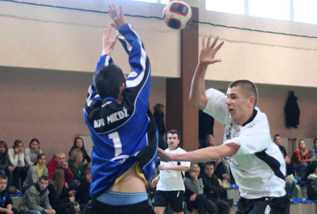 Dziewiątka lepsza w derbach
