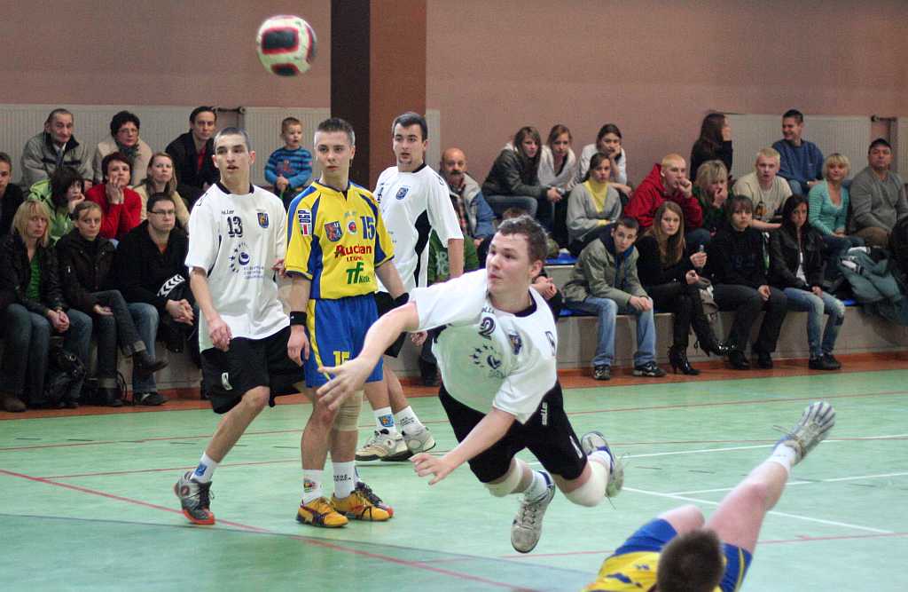 Dziewiątka lepsza w derbach
