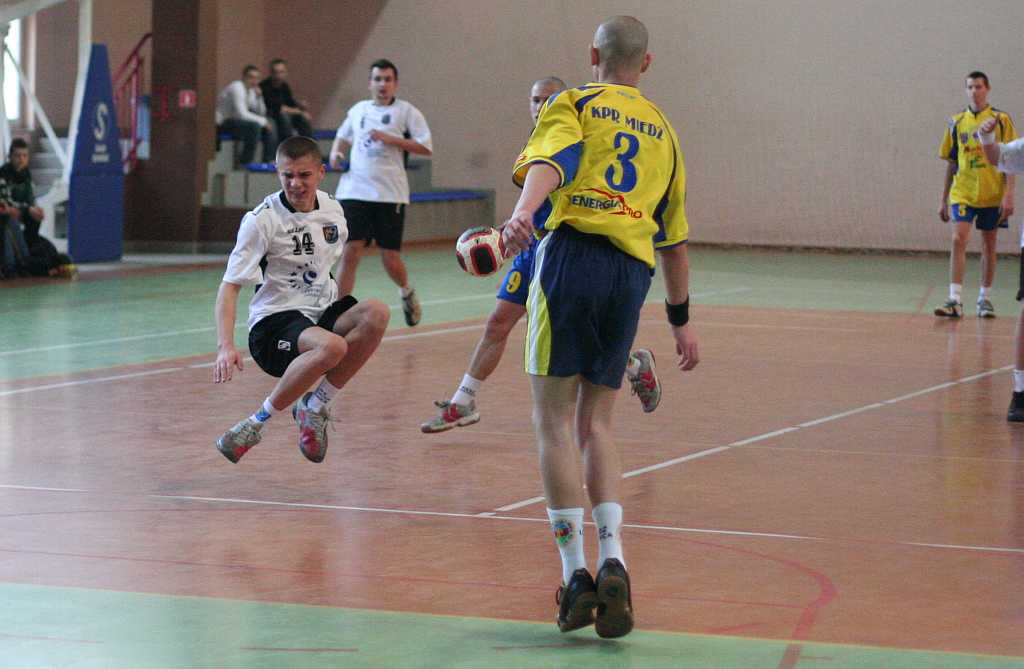 Dziewiątka lepsza w derbach
