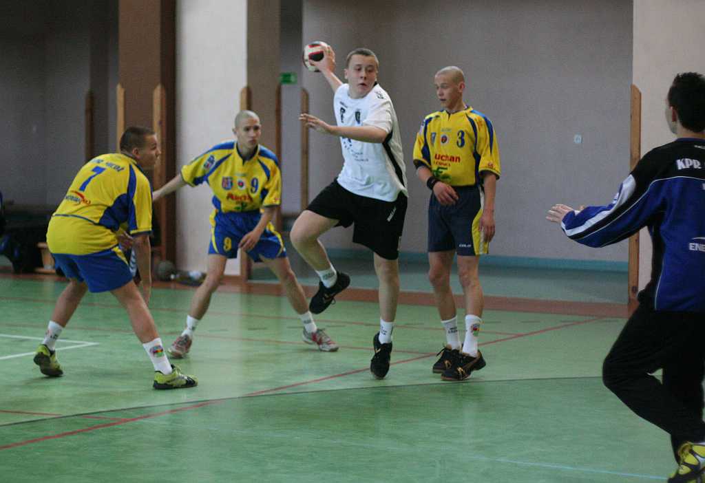 Dziewiątka lepsza w derbach
