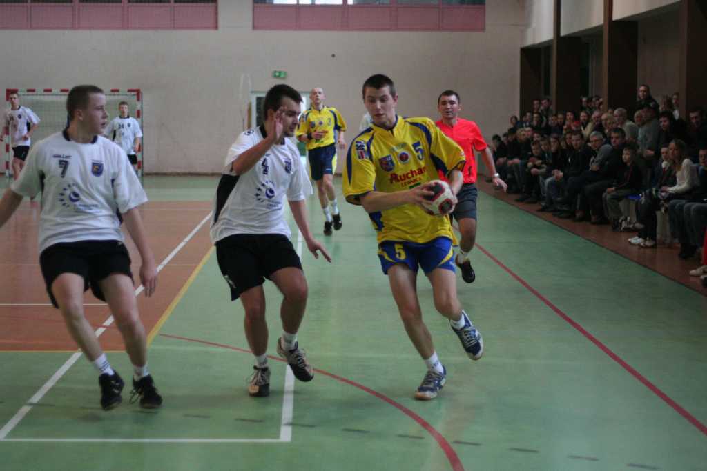 Dziewiątka lepsza w derbach
