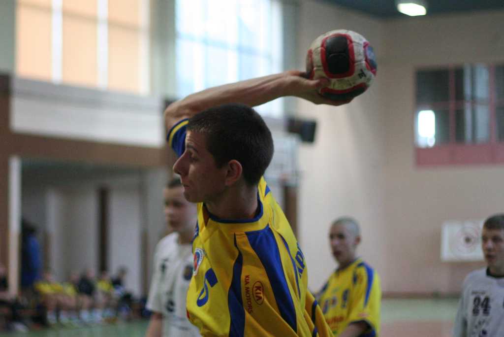 Dziewiątka lepsza w derbach
