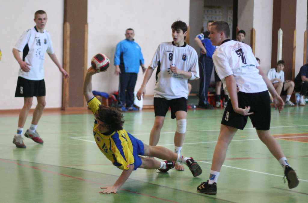 Dziewiątka lepsza w derbach
