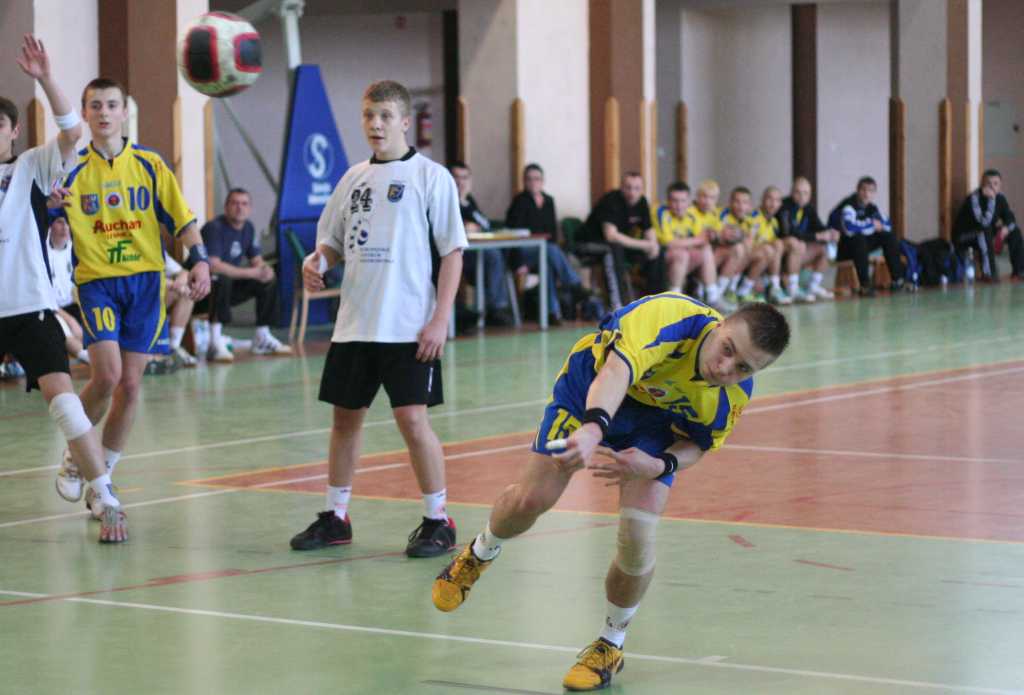 Dziewiątka lepsza w derbach
