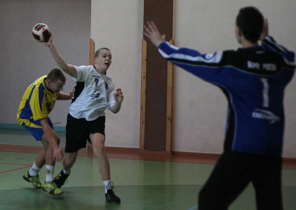 Dziewiątka lepsza w derbach
