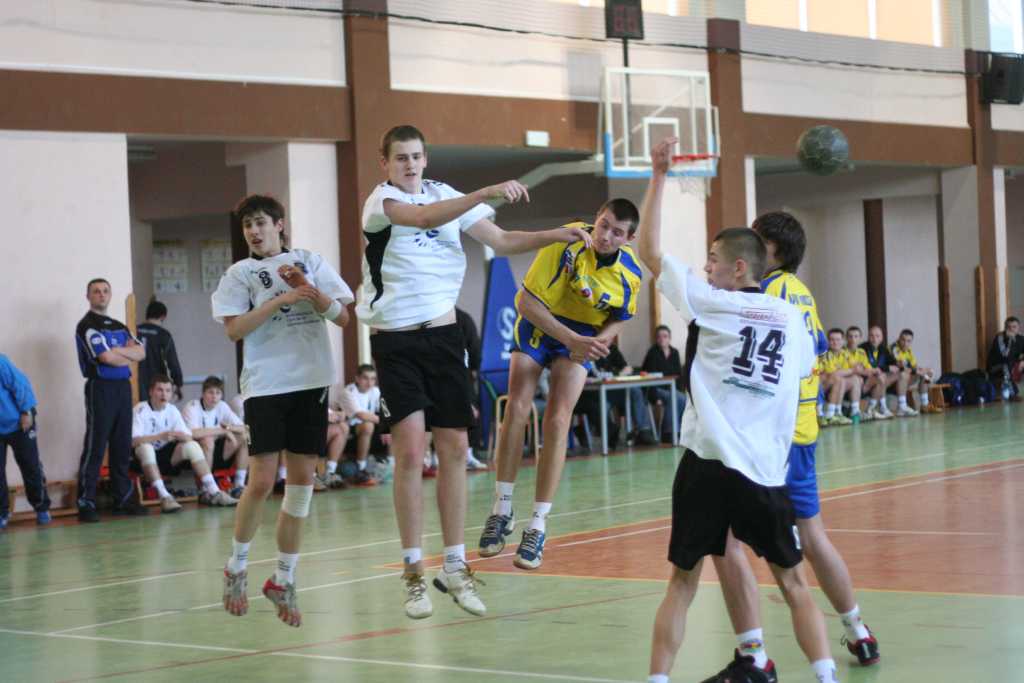 Dziewiątka lepsza w derbach
