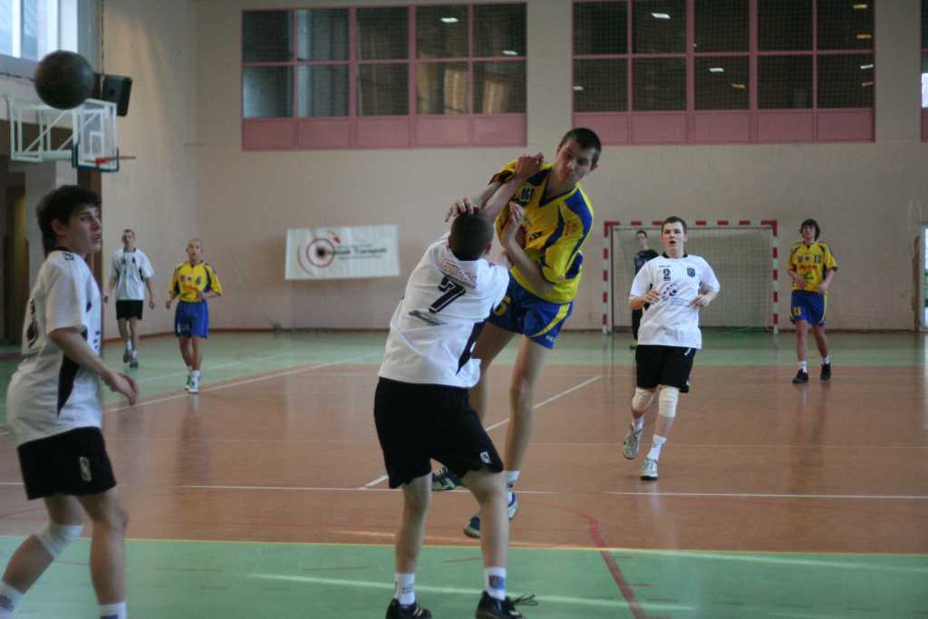 Dziewiątka lepsza w derbach
