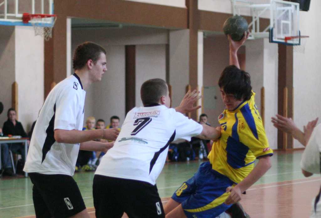 Dziewiątka lepsza w derbach
