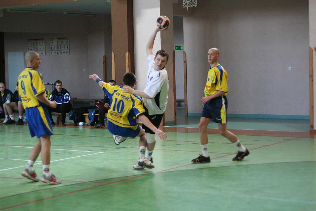 Dziewiątka lepsza w derbach
