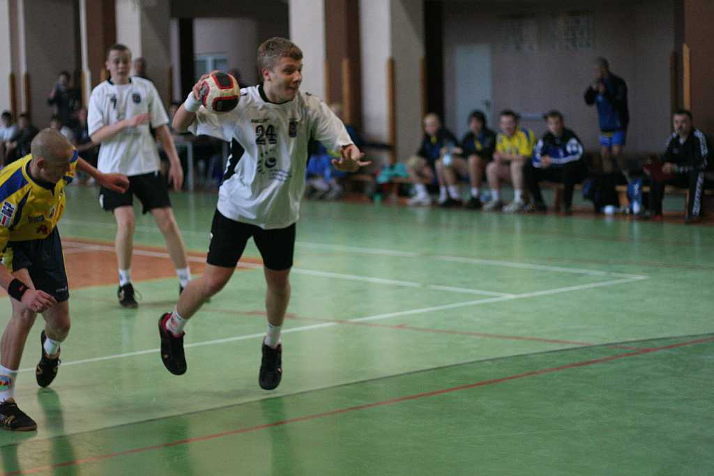 Dziewiątka lepsza w derbach
