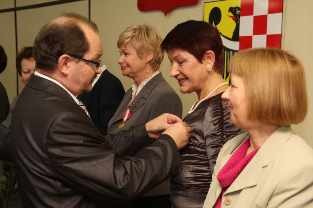 Odznaczyli powiatowych urzędników 

