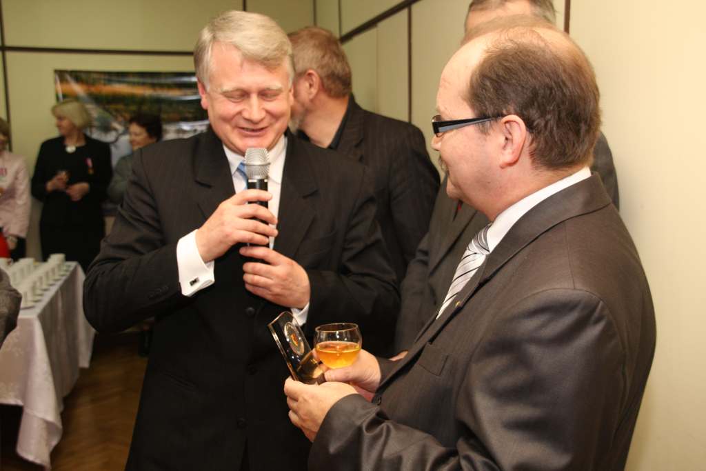 Odznaczyli powiatowych urzędników 
