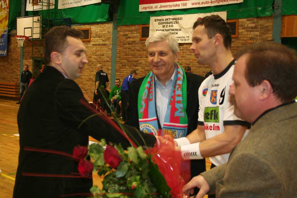 Miedź przegrała z Wisłą i sędziami