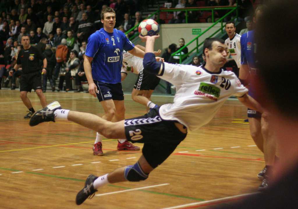 Miedź przegrała z Wisłą i sędziami