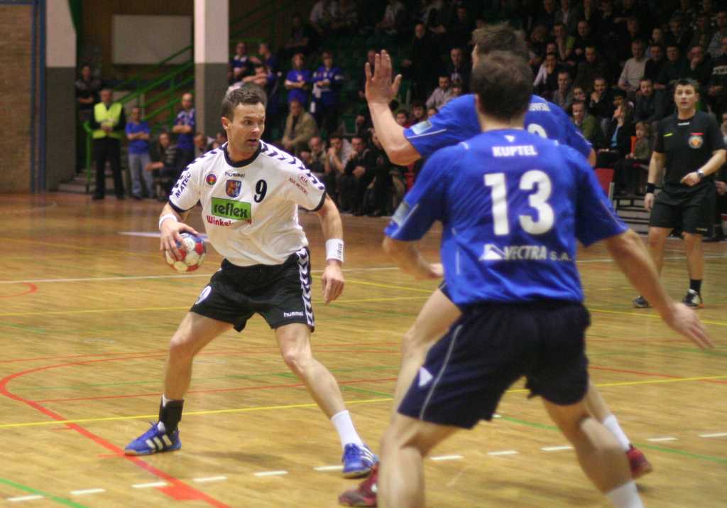 Miedź przegrała z Wisłą i sędziami