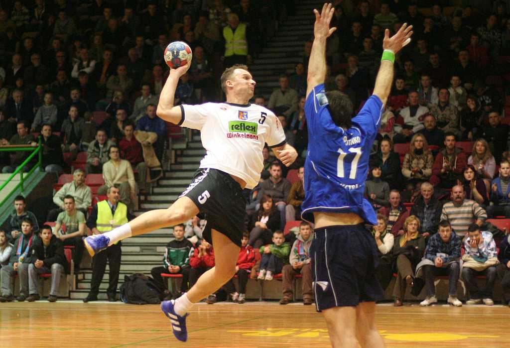 Miedź przegrała z Wisłą i sędziami