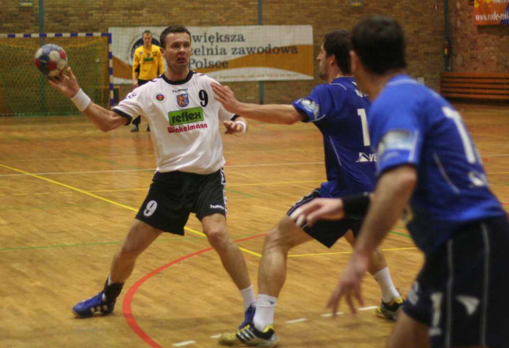 Miedź przegrała z Wisłą i sędziami