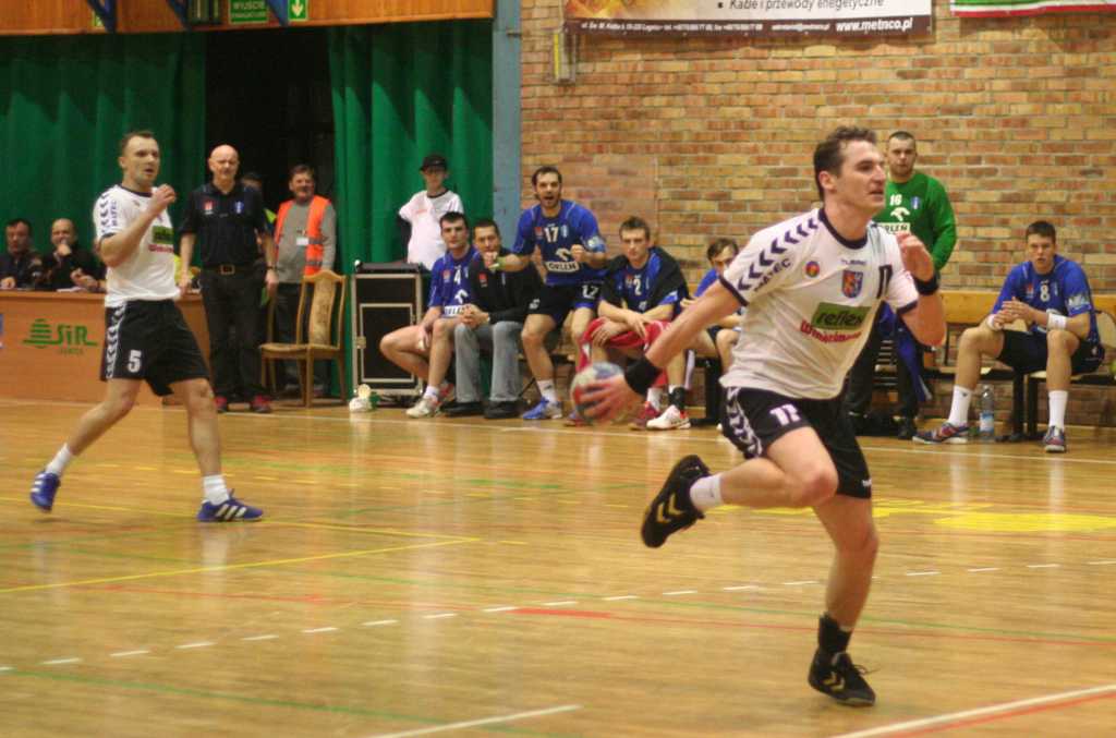 Miedź przegrała z Wisłą i sędziami