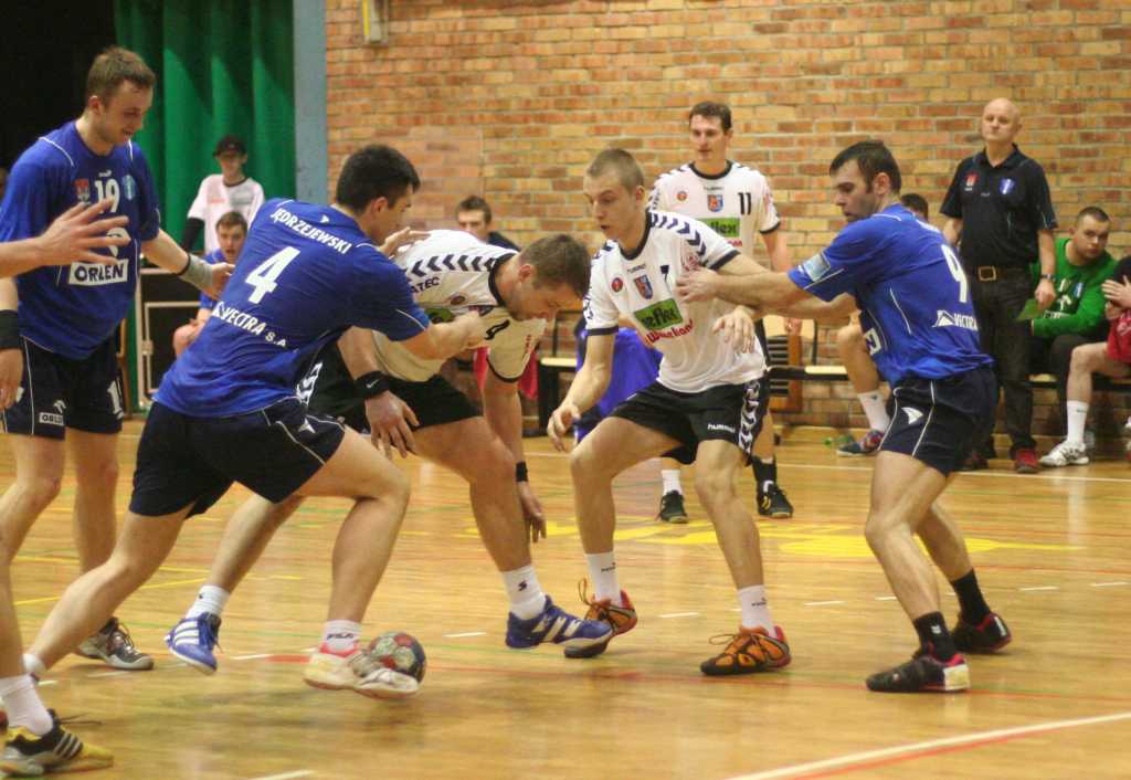 Miedź przegrała z Wisłą i sędziami