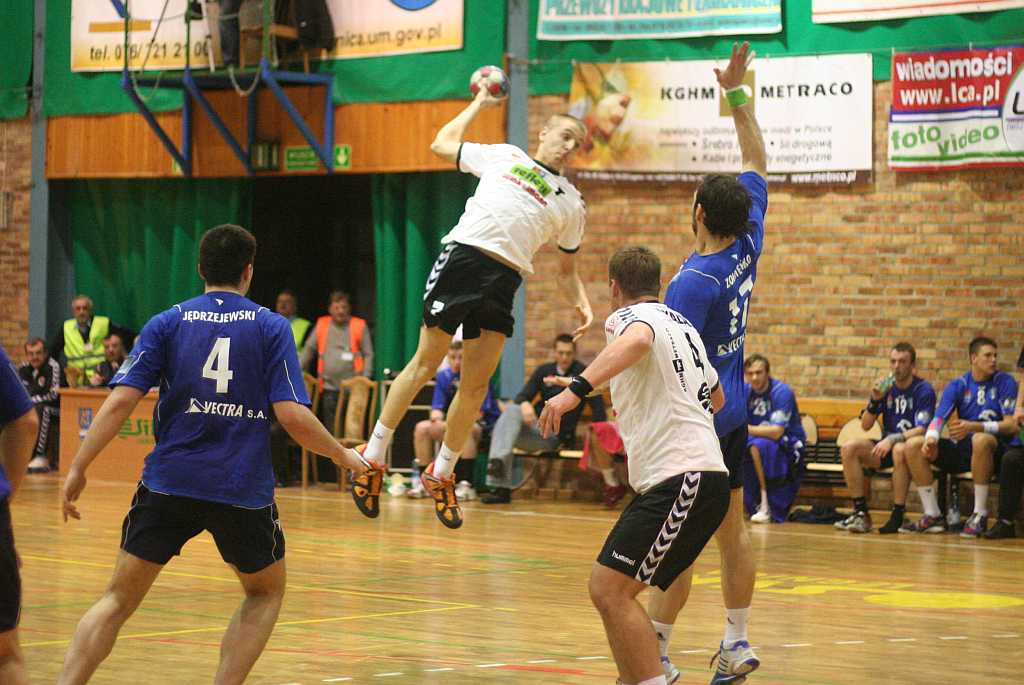 Miedź przegrała z Wisłą i sędziami